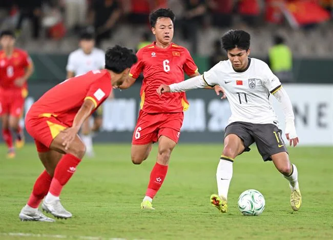 Người chơi đặt cược thể thao trên 7789bet app